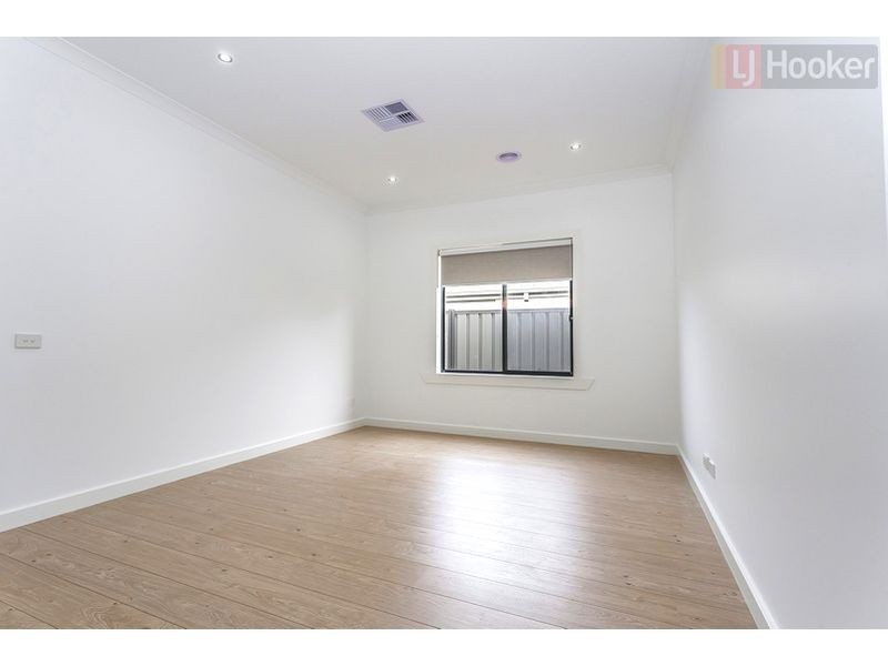 22 Groveton St, Craigieburn VIC 3064