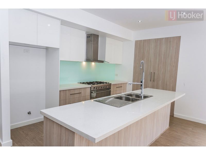 22 Groveton St, Craigieburn VIC 3064