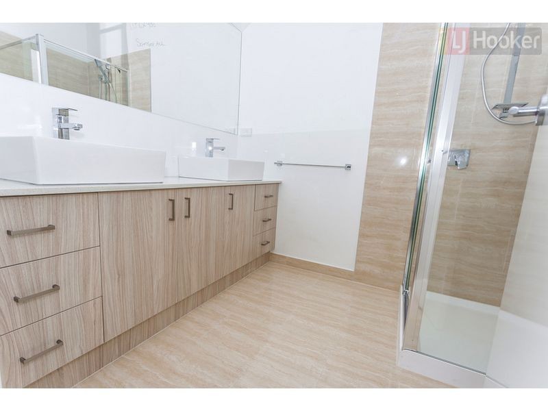 22 Groveton St, Craigieburn VIC 3064