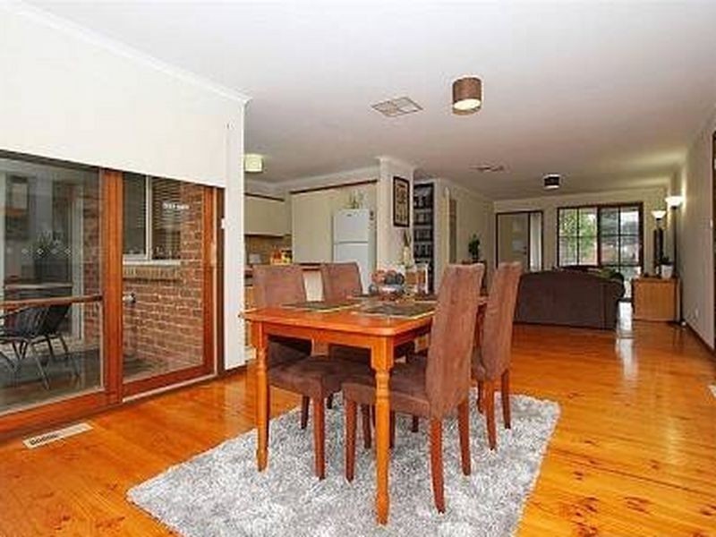 42 Gillingham St, Craigieburn VIC 3064