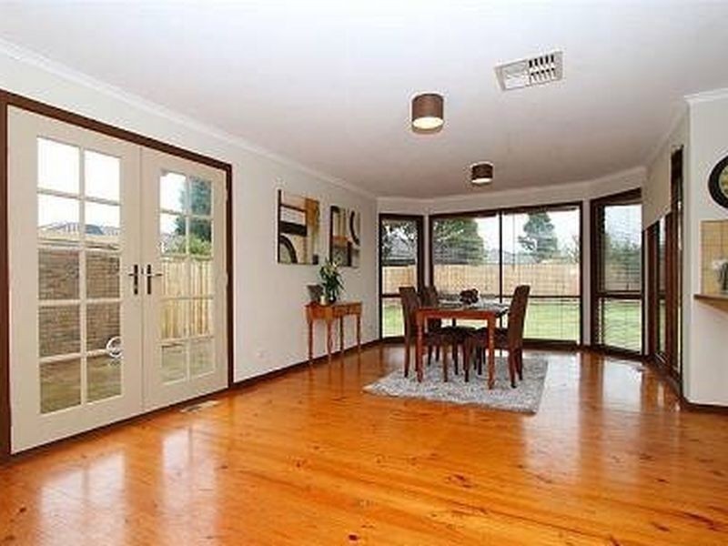 42 Gillingham St, Craigieburn VIC 3064