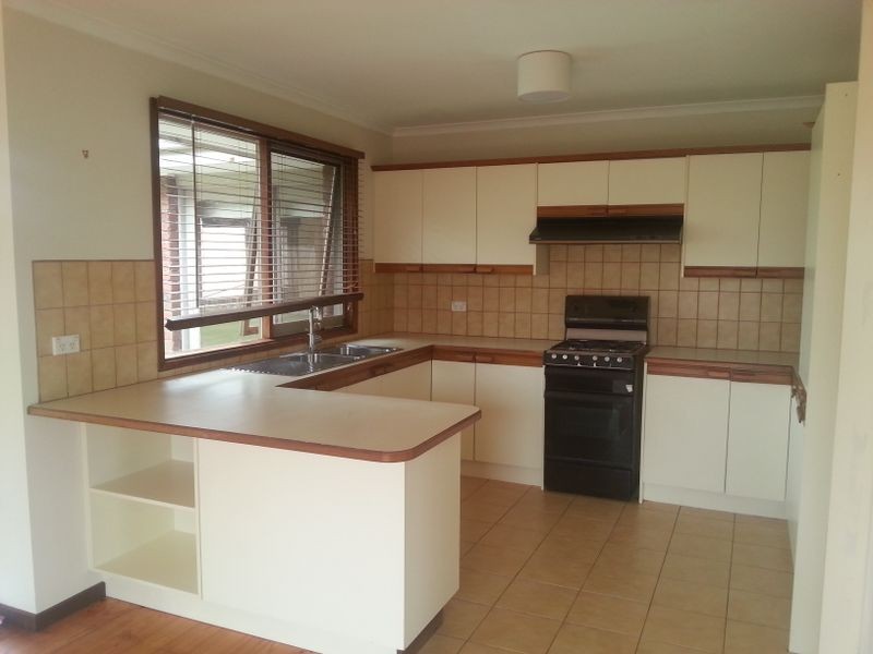 42 Gillingham St, Craigieburn VIC 3064