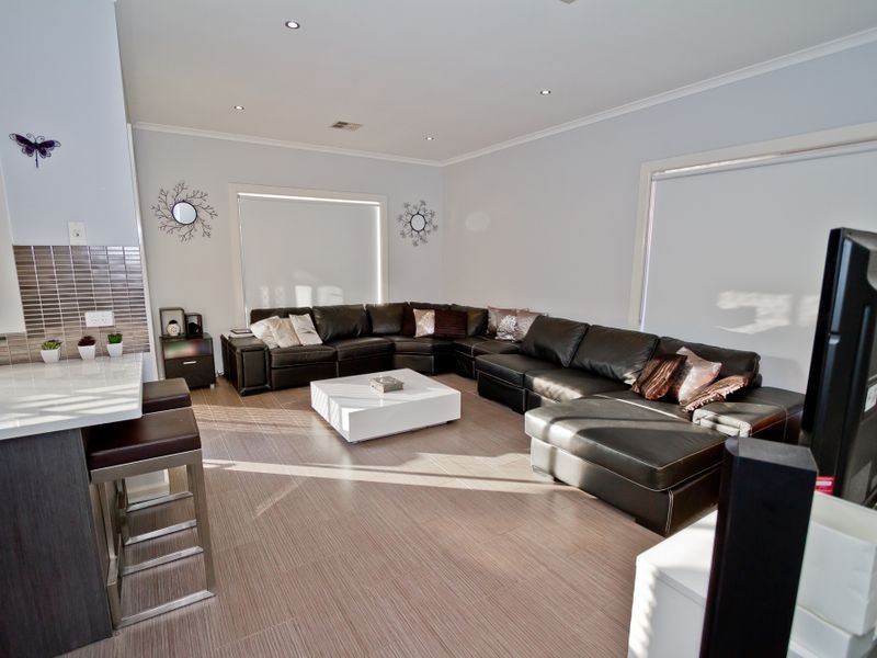 10 Gippsland Way, Craigieburn VIC 3064