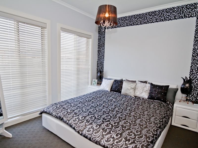 10 Gippsland Way, Craigieburn VIC 3064