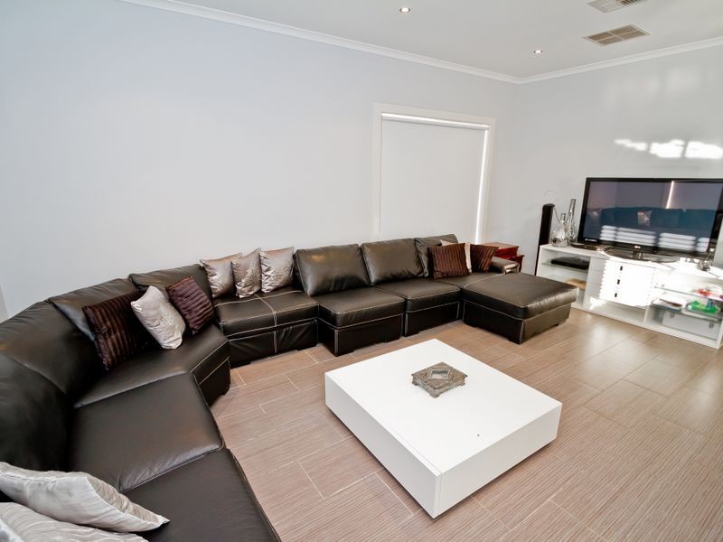 10 Gippsland Way, Craigieburn VIC 3064