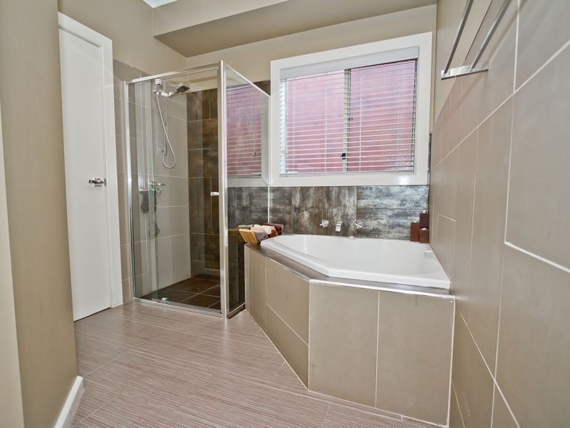 10 Gippsland Way, Craigieburn VIC 3064