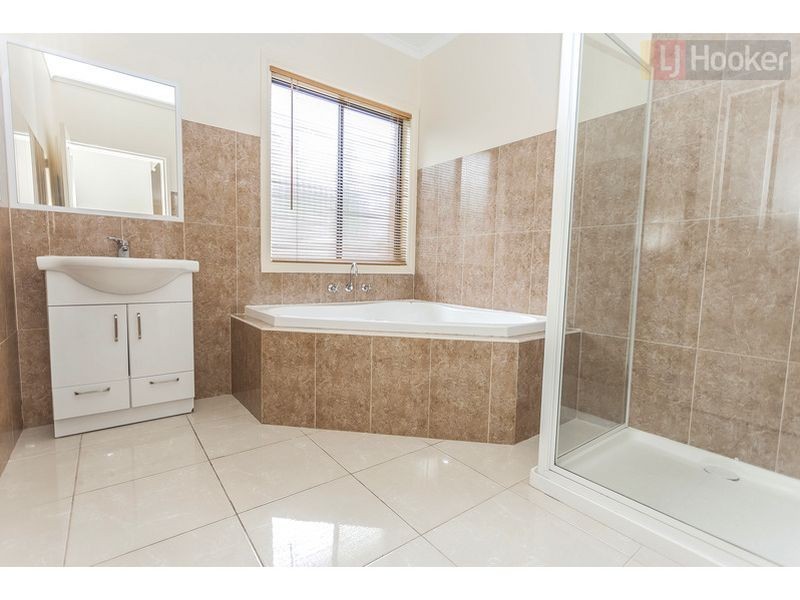 21 Berrima Close, Craigieburn VIC 3064