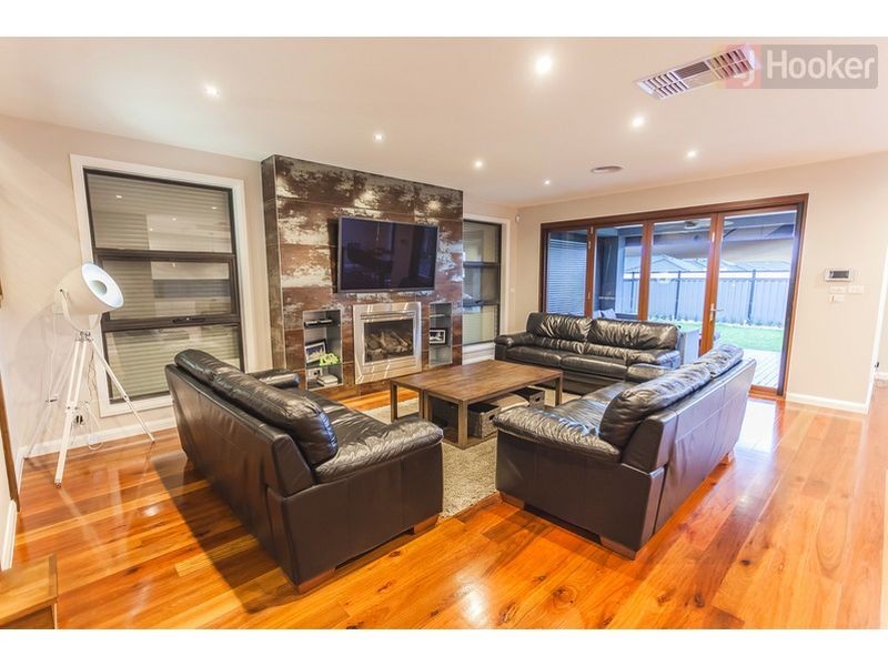 14 Allerton Way, Roxburgh Park VIC 3064
