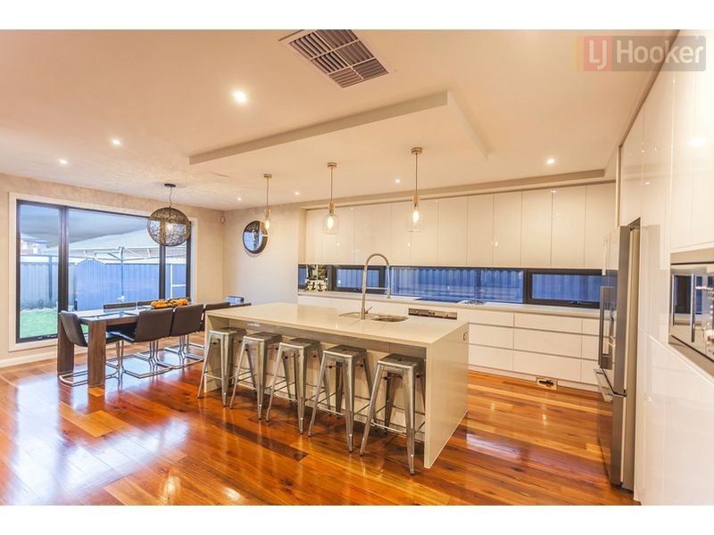 14 Allerton Way, Roxburgh Park VIC 3064