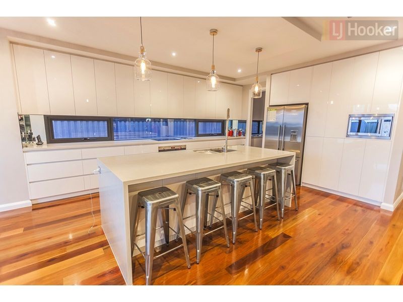 14 Allerton Way, Roxburgh Park VIC 3064