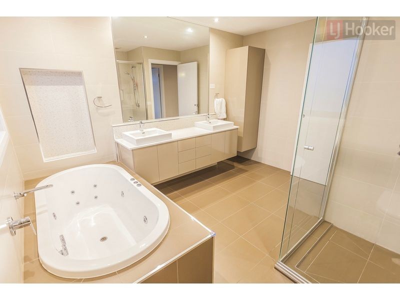 14 Allerton Way, Roxburgh Park VIC 3064