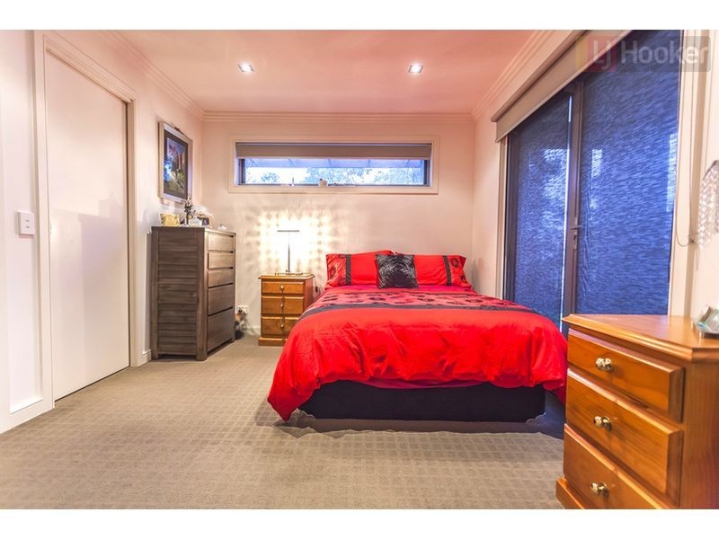 6 Mallard Cct, Craigieburn VIC 3064