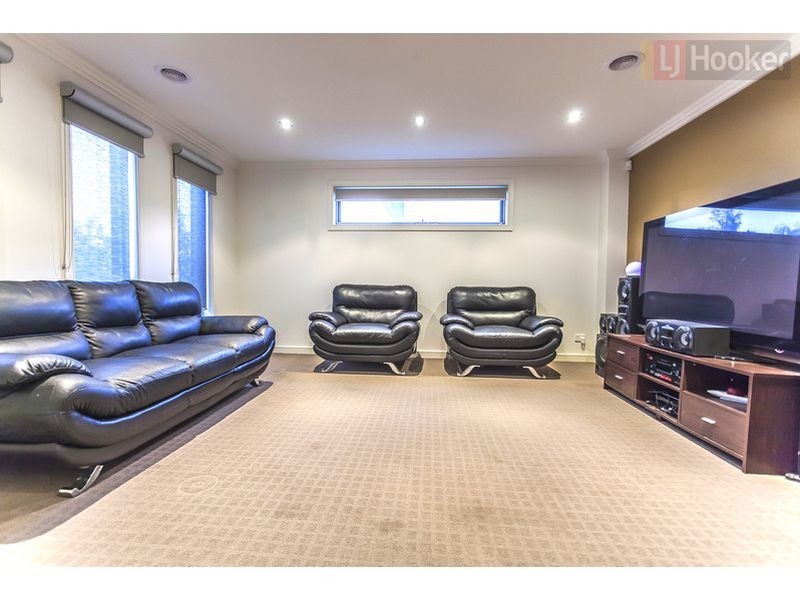6 Mallard Cct, Craigieburn VIC 3064