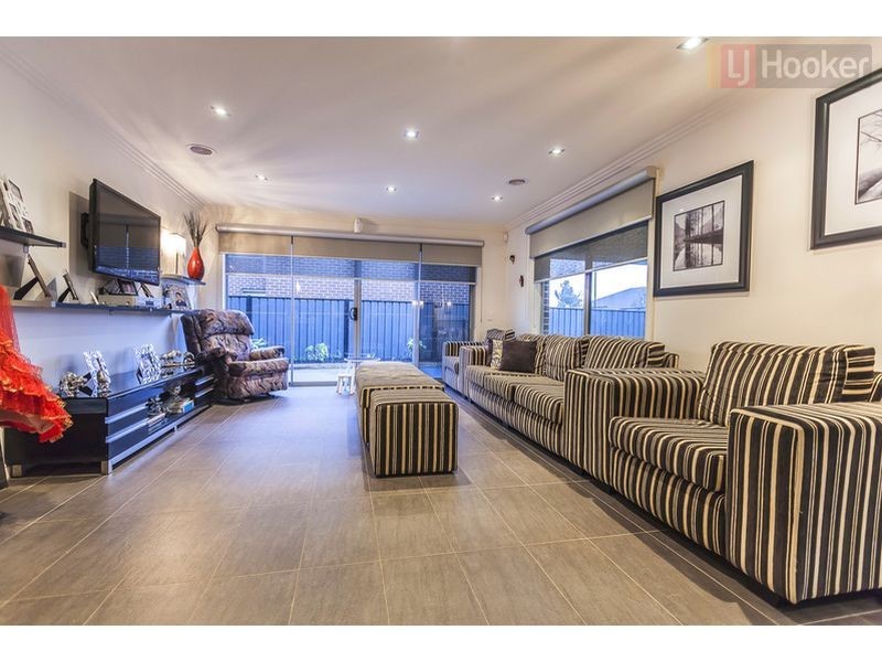 6 Mallard Cct, Craigieburn VIC 3064