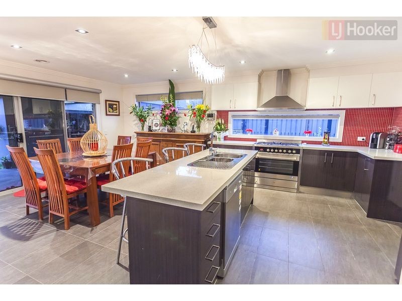 6 Mallard Cct, Craigieburn VIC 3064