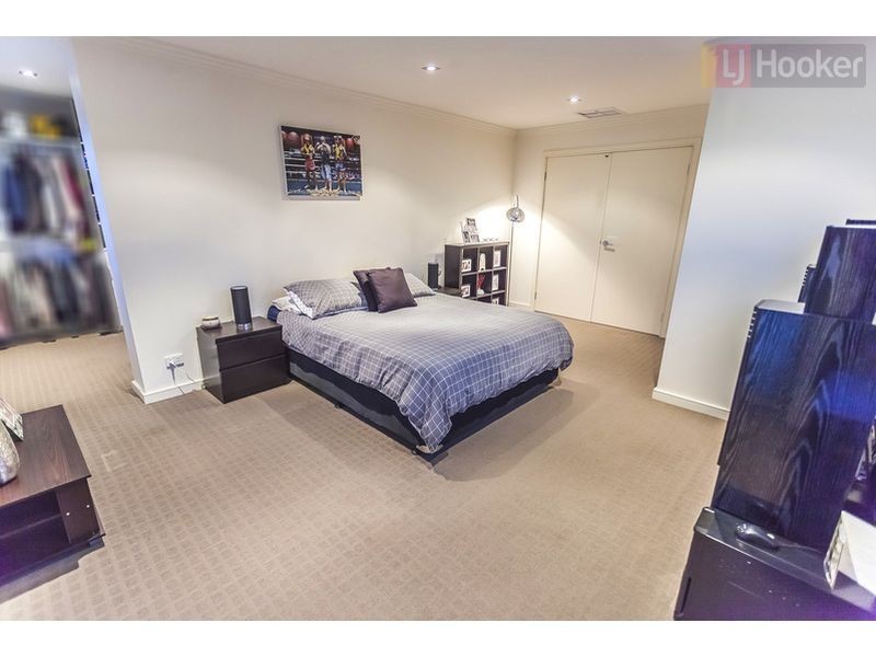 6 Mallard Cct, Craigieburn VIC 3064