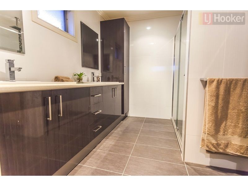 6 Mallard Cct, Craigieburn VIC 3064