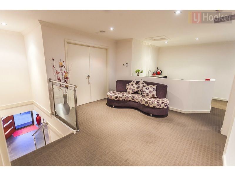 6 Mallard Cct, Craigieburn VIC 3064