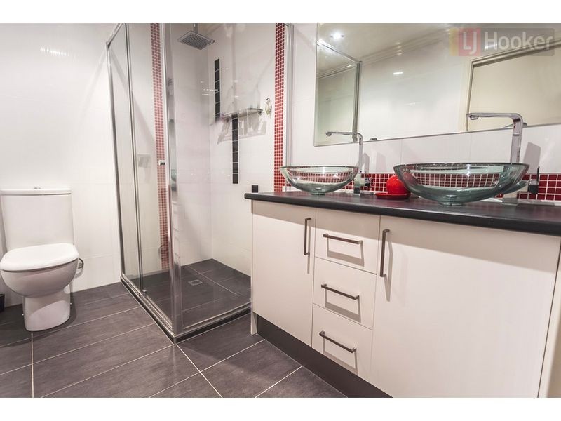 6 Mallard Cct, Craigieburn VIC 3064