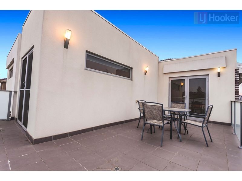 6 Mallard Cct, Craigieburn VIC 3064