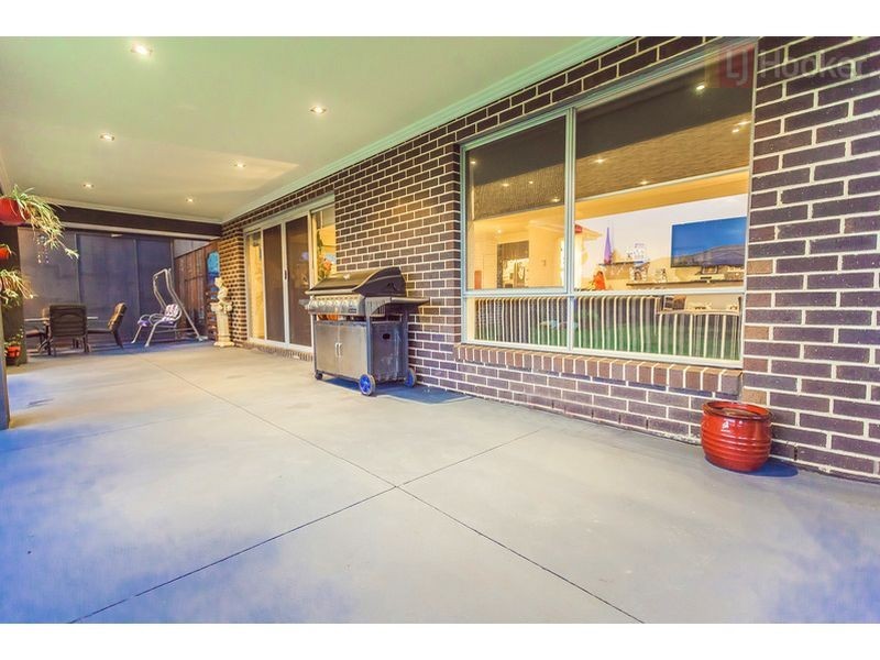 6 Mallard Cct, Craigieburn VIC 3064