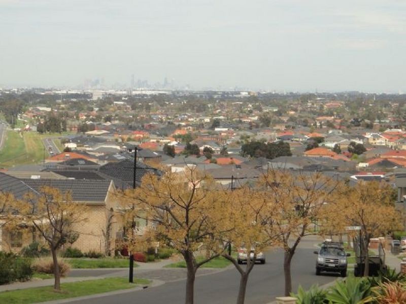 15 Maccoll St, Craigieburn VIC 3064