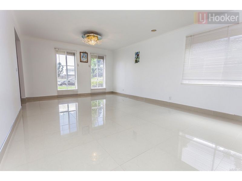 107 Donald Cameron Drive, Roxburgh Park VIC 3064
