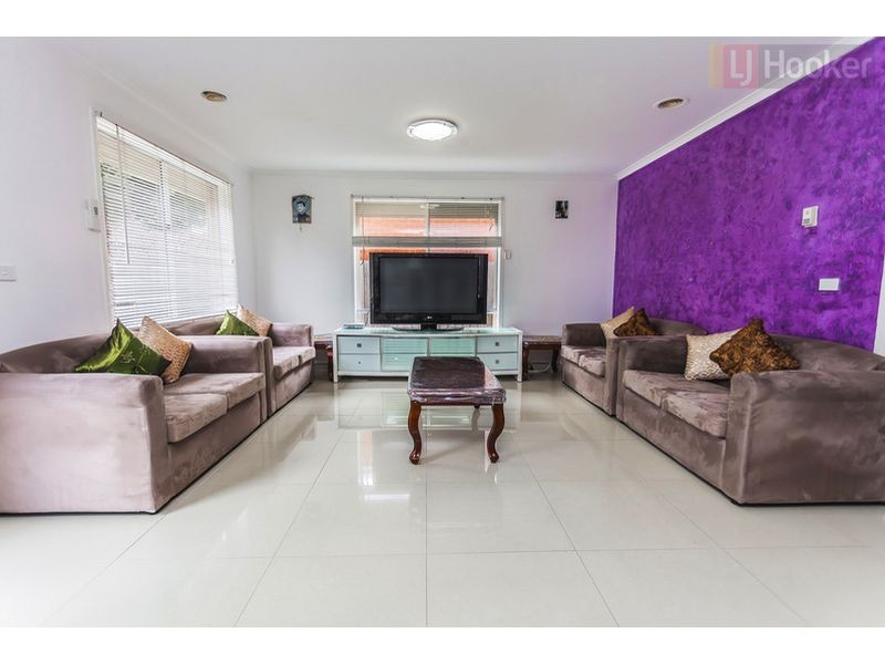 107 Donald Cameron Drive, Roxburgh Park VIC 3064