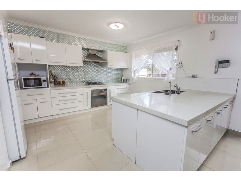 107 Donald Cameron Drive, Roxburgh Park VIC 3064