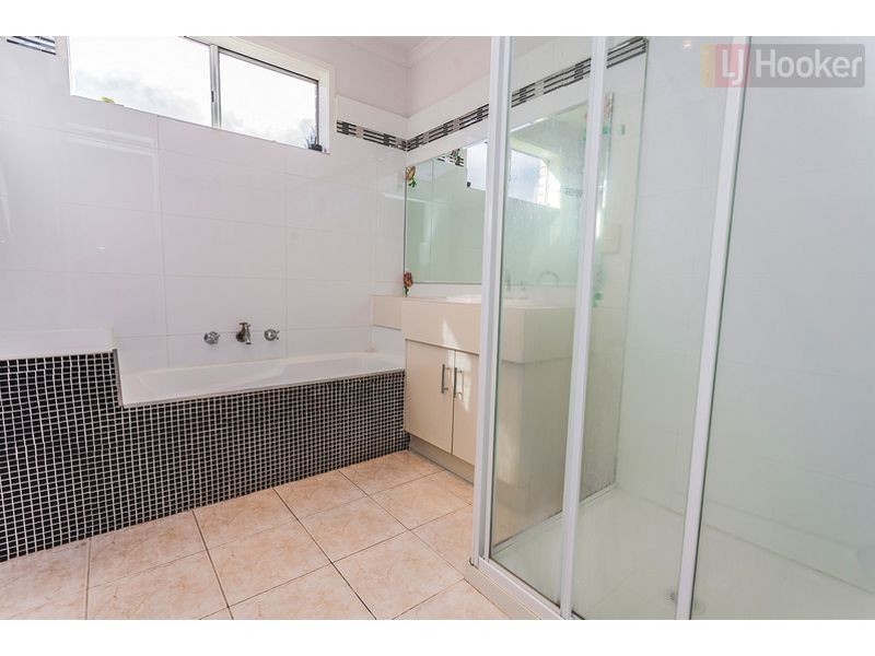 107 Donald Cameron Drive, Roxburgh Park VIC 3064