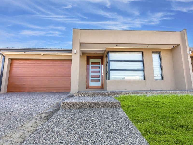 9 Massei Close, Roxburgh Park VIC 3064