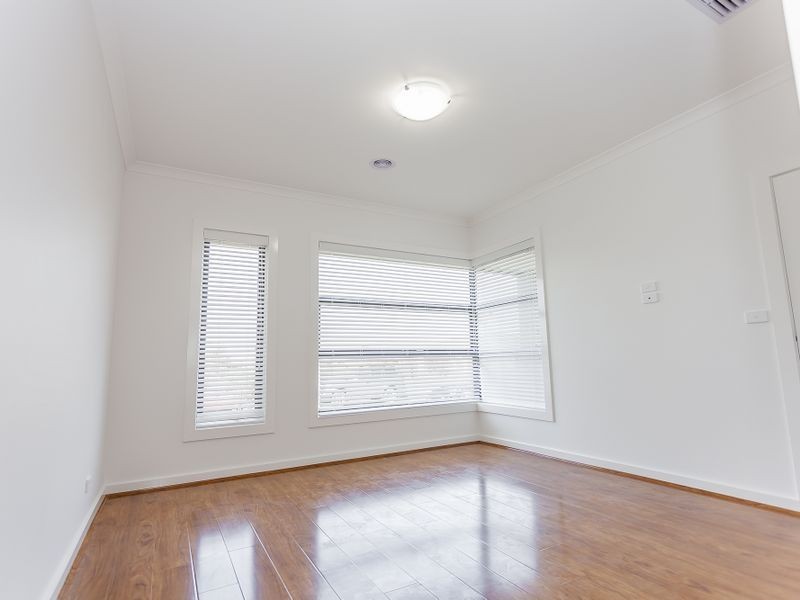 9 Massei Close, Roxburgh Park VIC 3064