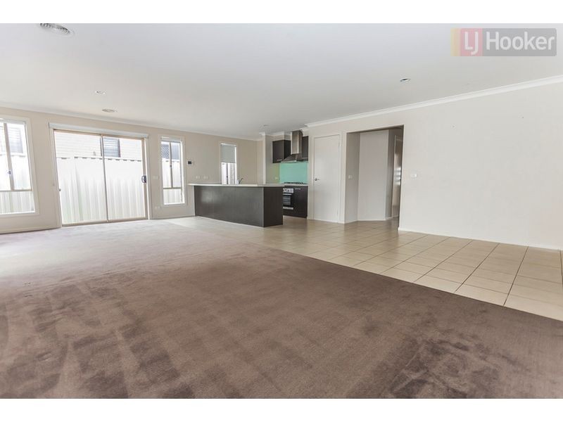 11 Cable Cct, Craigieburn VIC 3064