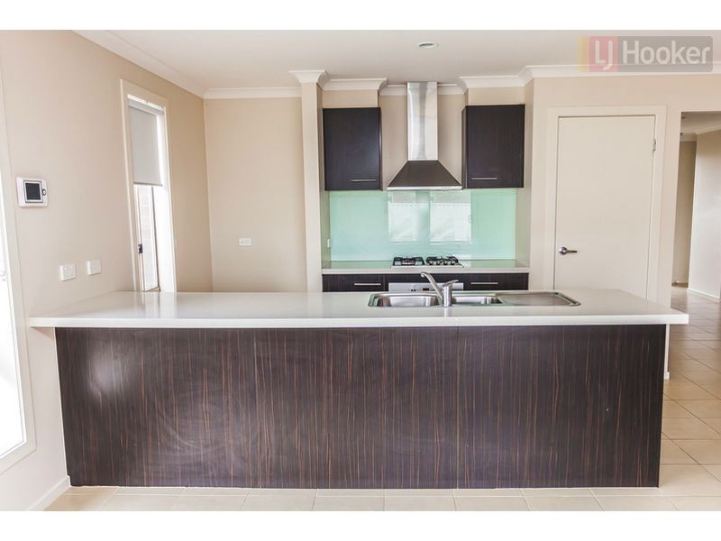 11 Cable Cct, Craigieburn VIC 3064