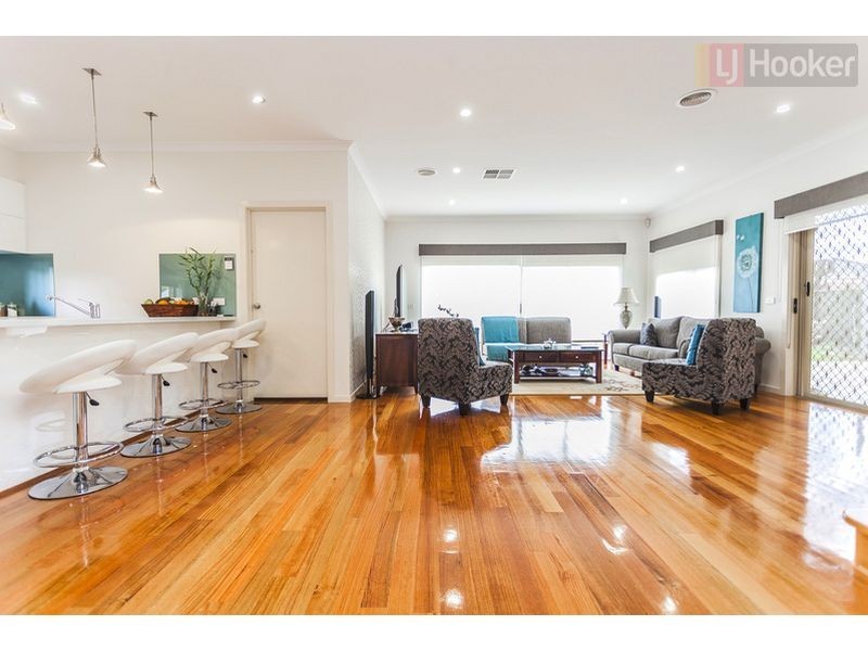 41 Mallard Cct, Craigieburn VIC 3064