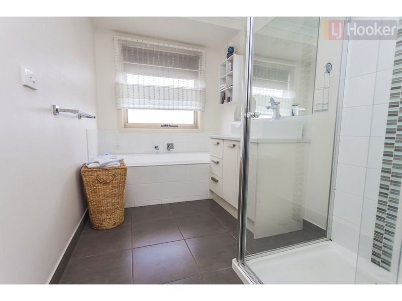 41 Mallard Cct, Craigieburn VIC 3064