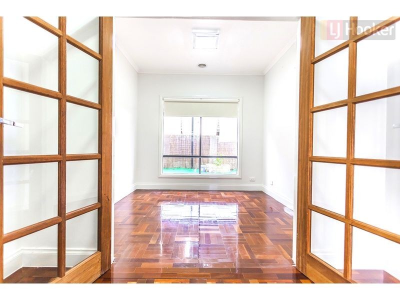 42 Exmouth Rd, Craigieburn VIC 3064