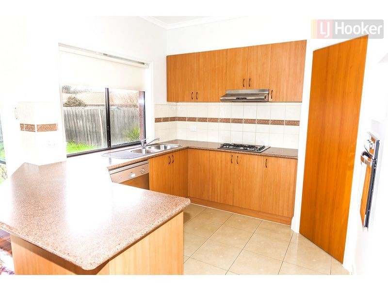42 Exmouth Rd, Craigieburn VIC 3064