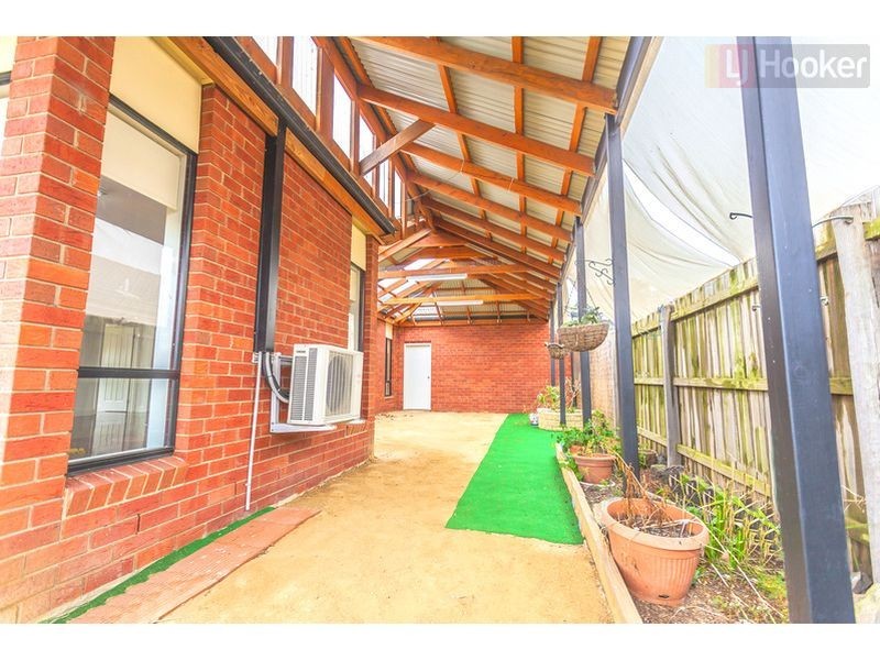 42 Exmouth Rd, Craigieburn VIC 3064
