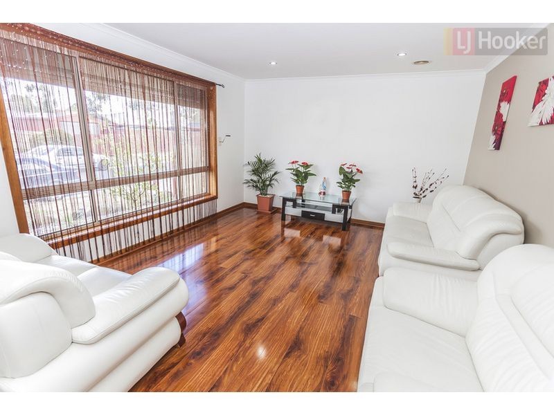 31 Aquila Grove, Roxburgh Park VIC 3064