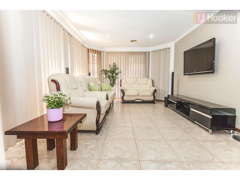 31 Aquila Grove, Roxburgh Park VIC 3064