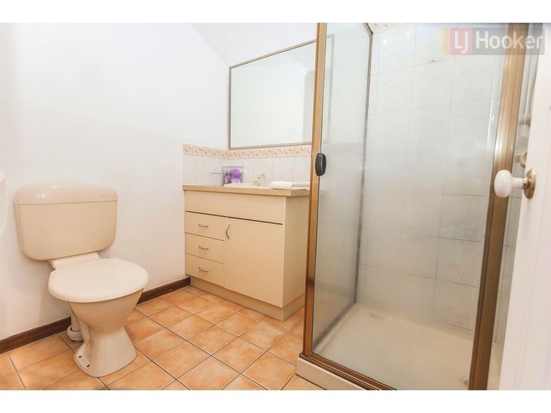 31 Aquila Grove, Roxburgh Park VIC 3064