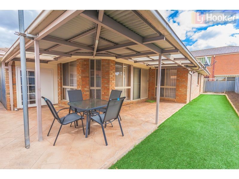 31 Aquila Grove, Roxburgh Park VIC 3064