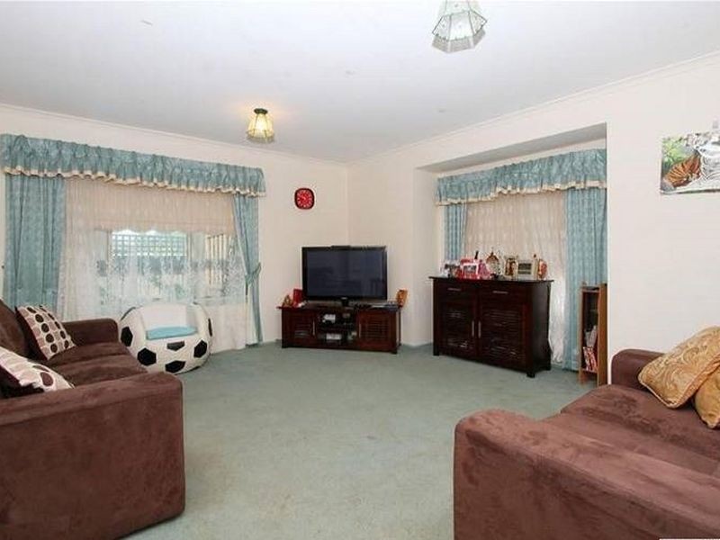 45 Lincolne Crescent, Roxburgh Park VIC 3064