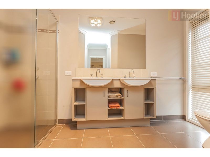 2 Wattletree Street, Craigieburn VIC 3064