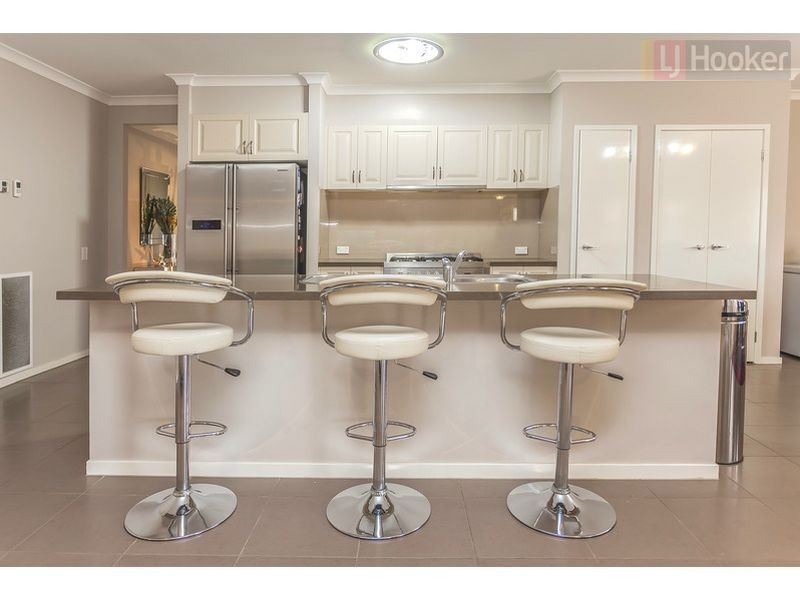 2 Wattletree Street, Craigieburn VIC 3064