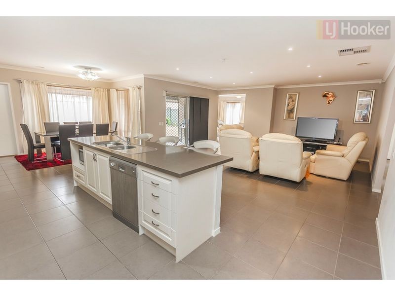 2 Wattletree Street, Craigieburn VIC 3064