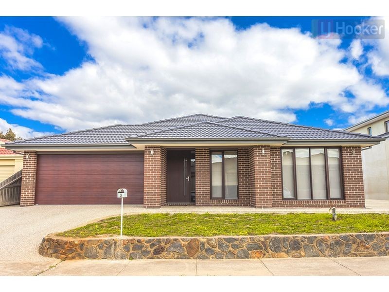 3 Hayfield Rd, Roxburgh Park VIC 3064