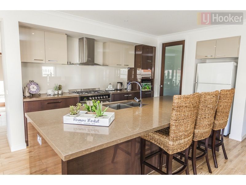 3 Hayfield Rd, Roxburgh Park VIC 3064