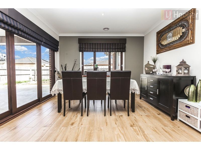 3 Hayfield Rd, Roxburgh Park VIC 3064
